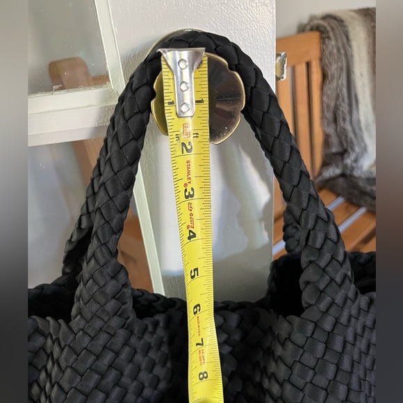 Neoprene woven black totebag with crossbody strap and zippered pouch - Picture 6 of 7